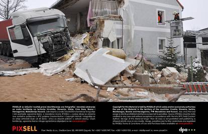 Njemačka: Kamionom je sletio s ceste te uništio  pola kuće 