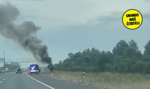 VIDEO Kamionu otpala guma na autocesti A3, vatrogasci gasili po&zcaron;ar uz autocestu...
