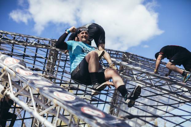 FOTO Betonske kugle od 40 kg, bacanje koplja, pješčane vreće: Ovo su prepreke za 'spartance'