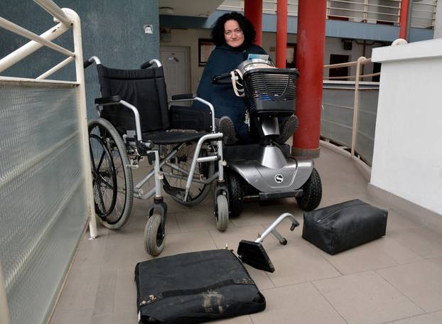 Slavonski Brod: Kristini Terihaj vandali su ukrali i oÅ¡tetili invalidska kolica