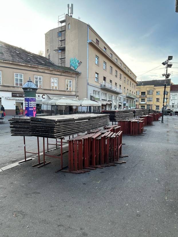FOTO Dolac izgleda sablasno: S platoa su maknuli sve štandove