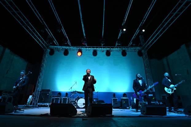 Let3 uz pojačane mjere sigurnosti nastupio u Makarskoj 