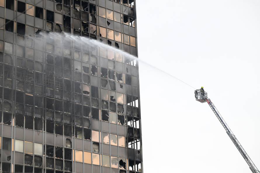 Zagreb: Ponovno je planuo požar na Vjesnikovoj zgradi 