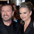 Komičar Ricky Gervais već je 40 godina u vezi s Jane Fallon: Nikad se nisu htjeli vjenčati...