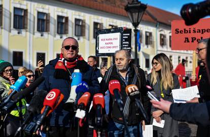 FOTO Novinari izašli na ulice u Zagrebu i Splitu zbog zakona: 'Plenki je malo nervozan...'