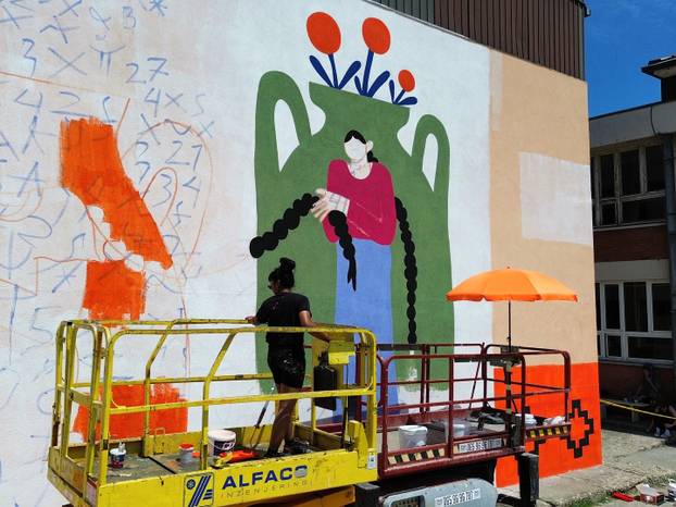 FOTO Grad pretvoren u galeriju: Pogledajte predivne murale na kućama i zgradama u Čačku