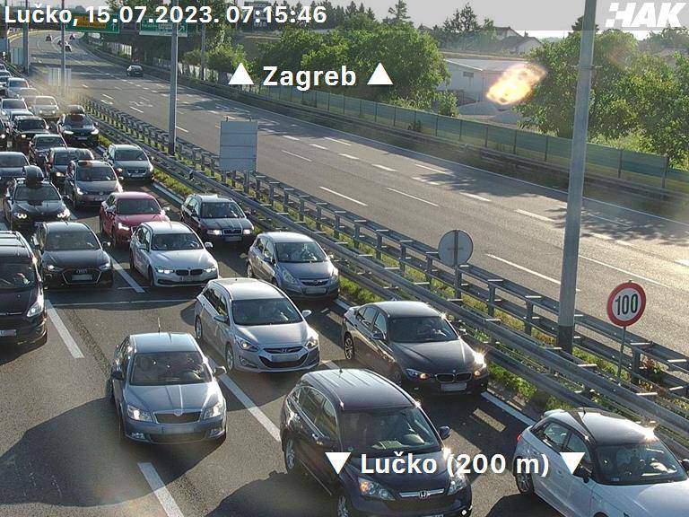 Špica sezone: Od ranog jutra kilometarske gužve kod Lučkog, sudar na A1, kolone iz Slovenije