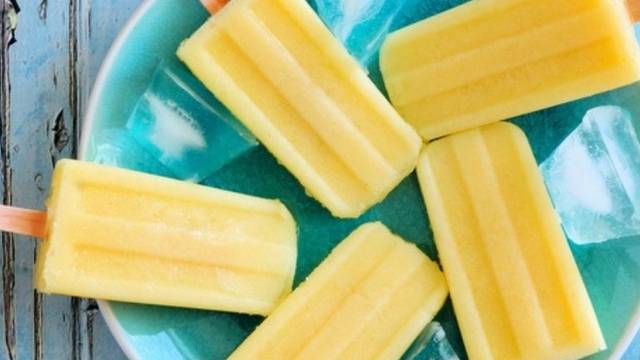 Jednostavan sladoled odličan za probavu - od ananasa i bosiljka