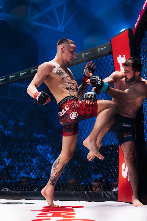 FOTO Krv, znoj, suze i ljepotice. Pogledajte najbolje trenutke s borilačkog spektakla u Sl. Brodu