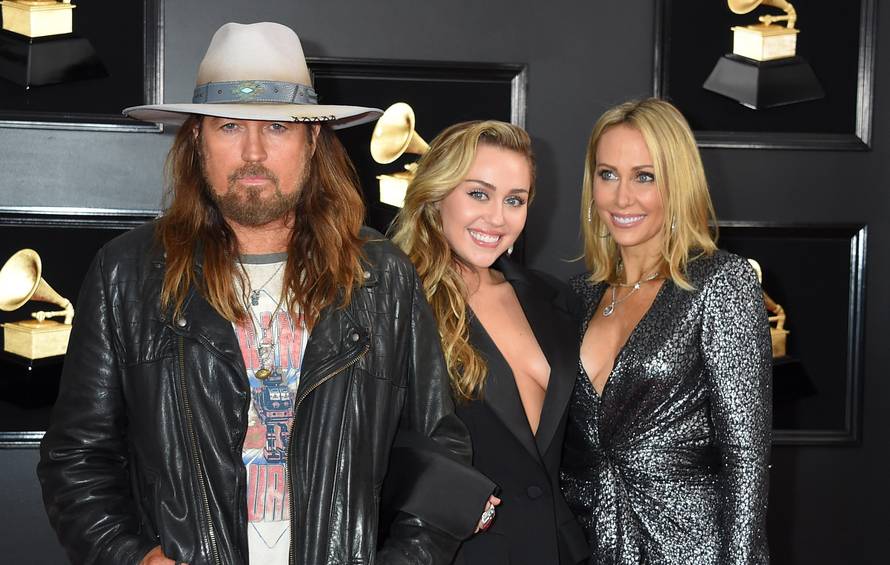 Liam Hemsworth i Miley razveli su se nakon osam mjeseci, za sve su 'krivi' alkohol i nevjera