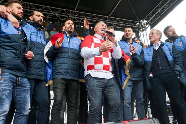 Do&ccaron;ek srebrnih reprezentativaca na Trgu bana Josipa Jela&ccaron;i&cacute;a