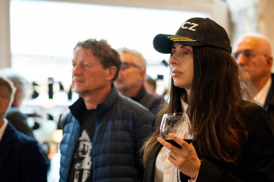 Zagreb: Otvorenje izložbe Tomislava Buntaka na kojoj predstavlja oltarni poliptih izrađen za crkvu sv. Antuna Padovanskog