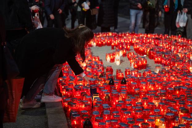 Zagrebačko gradsko groblje Mirogoj po noći