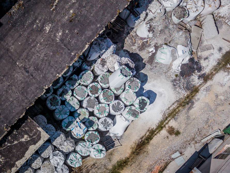 Fotografije iz zraka ilegalnog odlagališta otpada u Gospiću