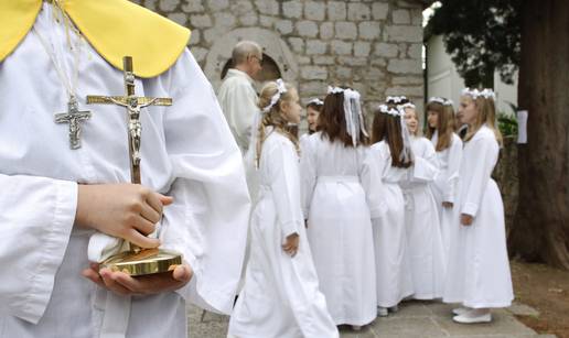 Veliki pregled cijena za slavlja: 'Kaparila sam jo&scaron; lani slavlje u restoranu za sinovu pri&ccaron;est'