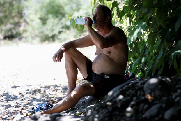 Residents and tourists battle heatwave in Podgorica