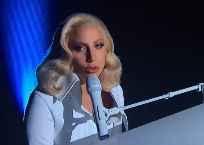 S njom bile i žrtve: Lady GaGa izvedbom sve dirnula do suza