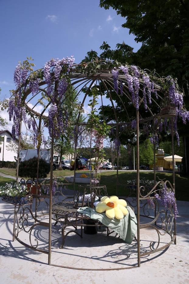 U Dugom selu održan je sajam cvijeća