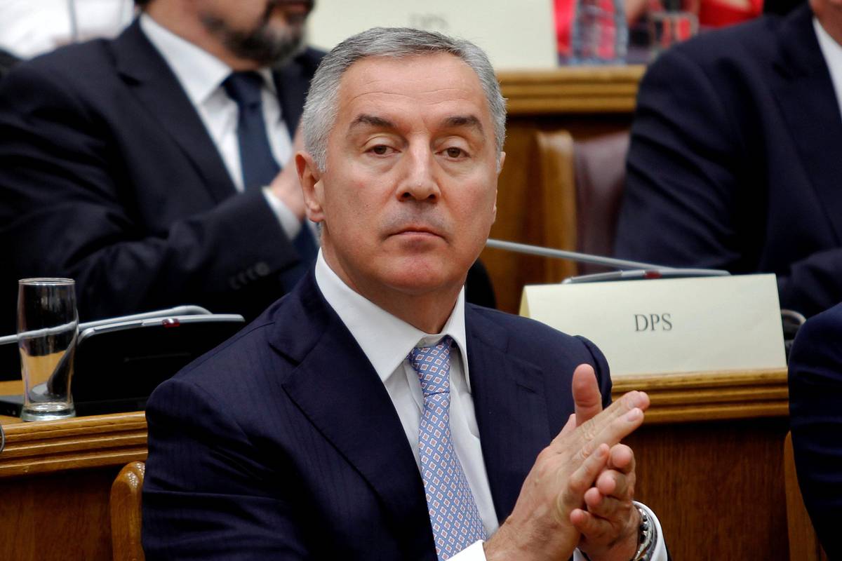 Predsjednik Đukanović odmah reagirao na prijetnje bombama u školama, u potrazi za krivcima