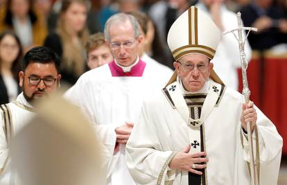 Papa osudio galamu bogataša koja zatomljuje krik siromaha