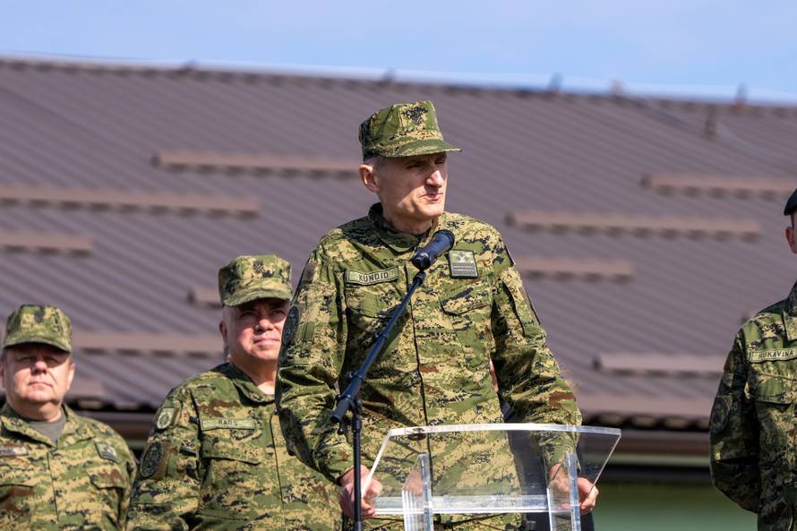 Svečana prisega ročnika na temeljnom vojnom osposobljavanju u Slunju