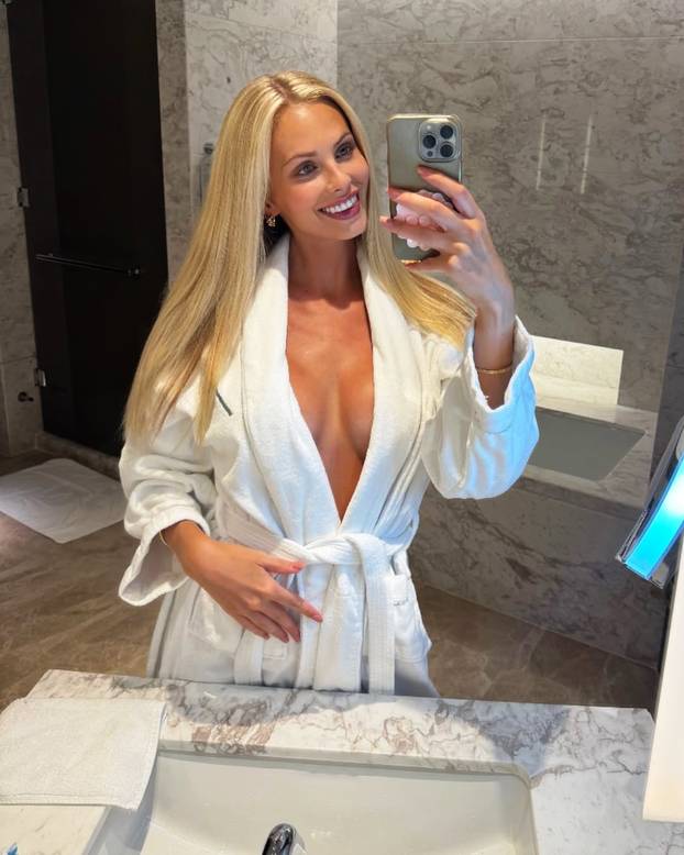 FOTO Anet nazivaju najljepšom Čehinjom. Putuje svijetom i uživa na egzotičnim lokacijama