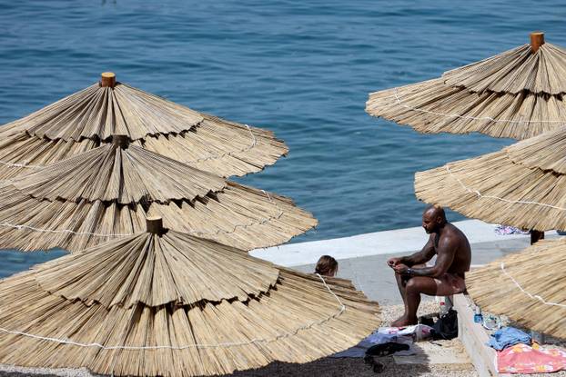 Zadar: Prvi dan ljeta mnogi su dočekali na plažama