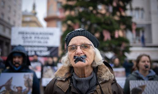 FOTO Izveli performans za prava životinja na Trgu bana Jelačića