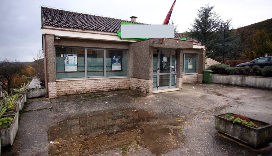 Policija u banci: Iz trezora su nestali milijuni, traže bankara