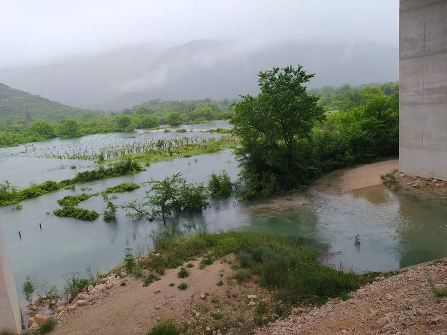 Poplave su poharale vrgorački kraj, nasadi su pod vodom. 'To je tako kada se priroda poigra'