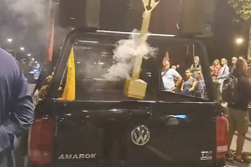 Automatsko kandilo na beogradskom prosvjedu protiv Europridea: 'Ovo je veliko glupiranje'