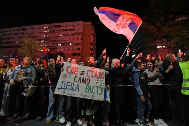 Veliki broj građana u Novom Sadu, dočekuje studente