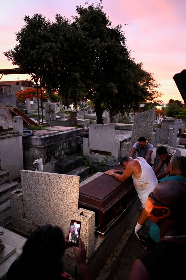 Aftermath of earthquakes in La Guaira