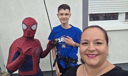 VIDEO Spiderman iznenadio hrabrog Nou! 'Bio je jako sretan i iznena&dstrok;en,  visio je naopa&ccaron;ke'
