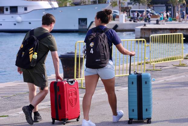 Split: Velik broj putnika odlazi katamaranima na otoke
