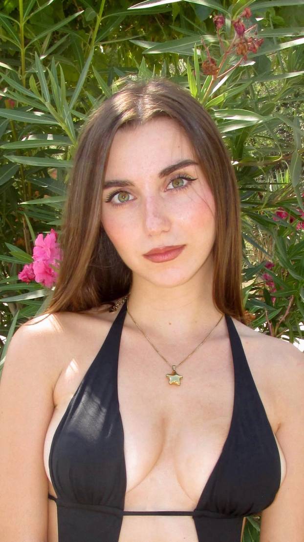 FOTO Zbog nje bi svi u zaleđe. Tange i zastavica su joj rekviziti