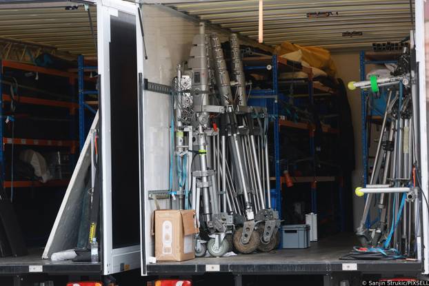 Zagreb: Na Trgu bana Jelačića traju pripreme za snimanje filma Canary Black 