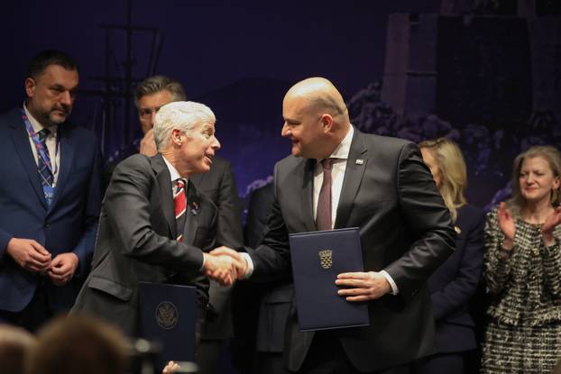 Dubrovnik: U sklopu Inicijative triju mora potpisan sporazum u području energetike, prometa, tehnologije, financija i porezne politike