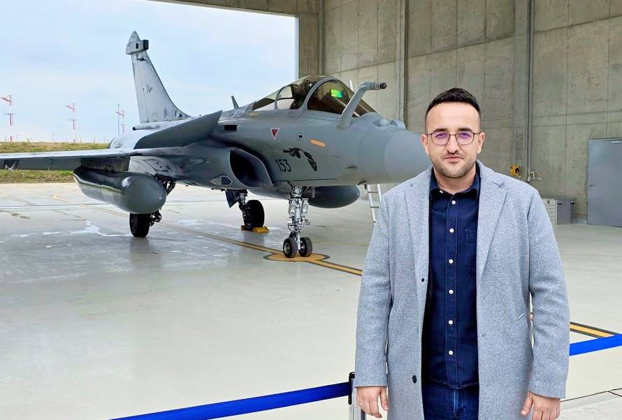 Gdje je nestao Baćo, nije bio na HDZ-ovoj listi? Danas se pojavio i fotkao ispred novih Rafala