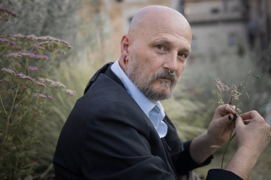 Poslušajte kako zvuči 'Lijepa naša' u izvedbi Damira Urbana