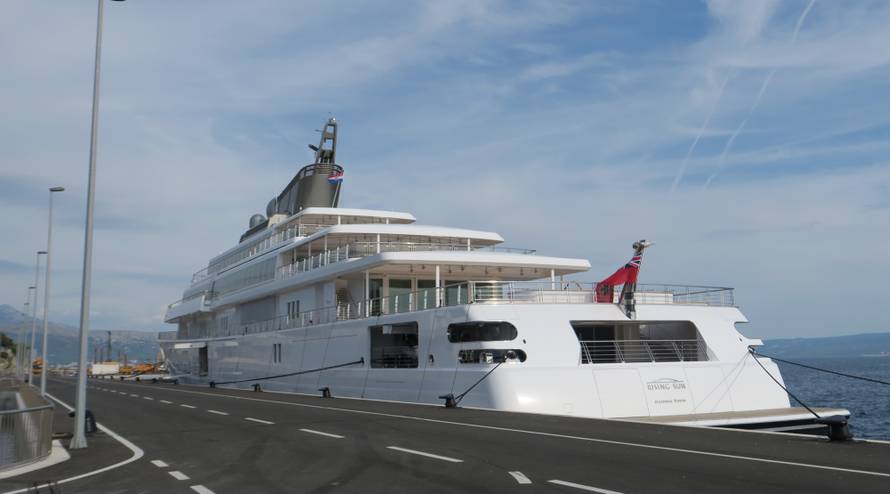 Gigantska jahta Ivanke Trump nije 'stala' uz splitsku obalu