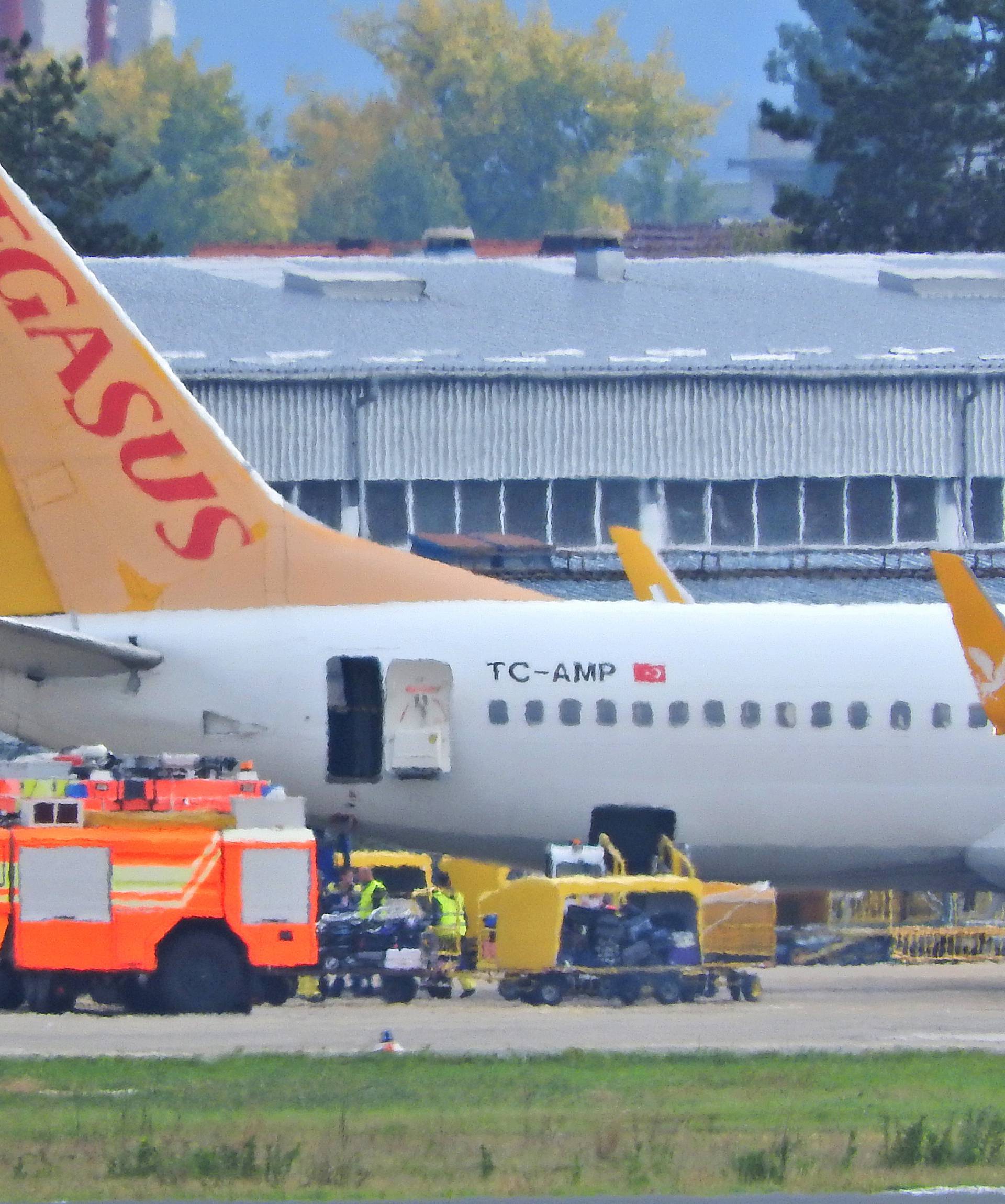 Avion sletio zbog e-cigarete: Zapalila se u prtljazi putnika