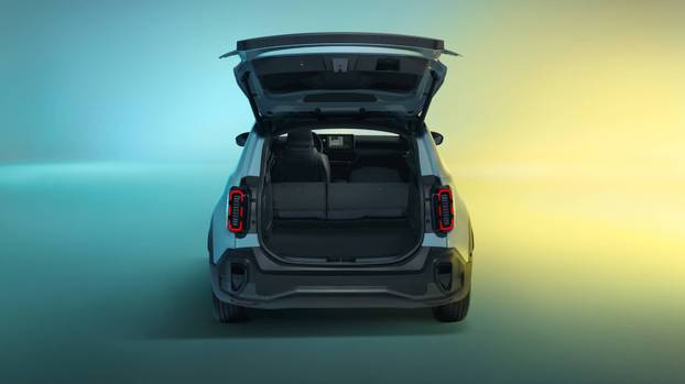 FOTO Povratak legende: Vratio se Renault 4. Veći je od Clija, ide na struju ima i pomični krov