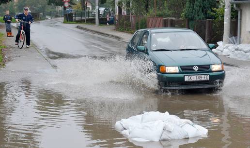 Dva vala prolaze kroz Sisak, Sava će zaprijetiti Jasenovcu 