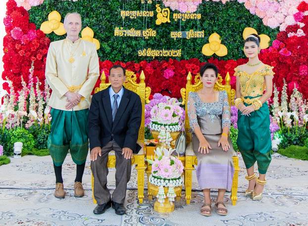 EKSKLUZIVNO Ovako je izgledala svadba Hrvata i 49 godina mlađe Kambodžanke