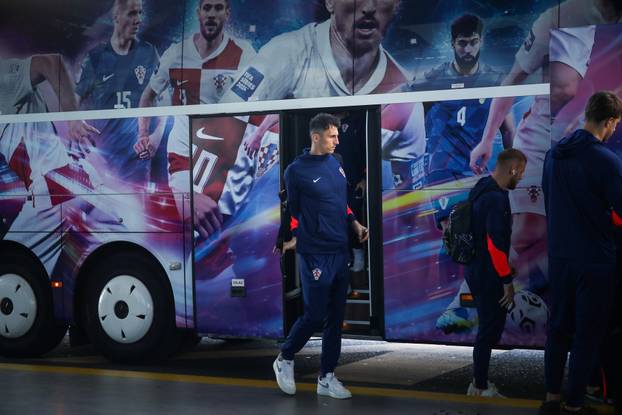 Zagreb: Odlazak hrvatske nogometne reprezentacije u Prag 