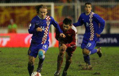 Hrvatska izgubila u Makedoniji, ali slavi odlazak na Euro 2008.!