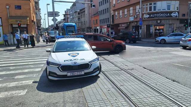 Užas u Zagrebu: Kamionom na križanju Selske i Ozaljske udario ženu te ju vukao po cesti