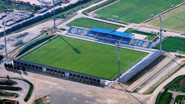 Stadion u Velikoj u zapustenom stanju