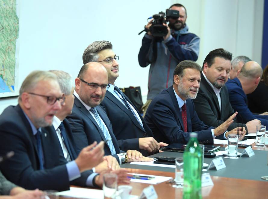 Zagreb: Sjednica PredsjedniÅ¡tva i Nacionalnog vijeÄa HDZ-a